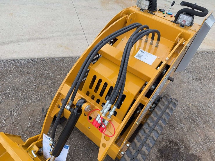 sdll30-stand-on-skid-loader-image-8