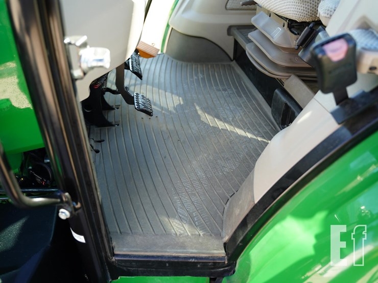 2017-john-deere-5090r-image-36