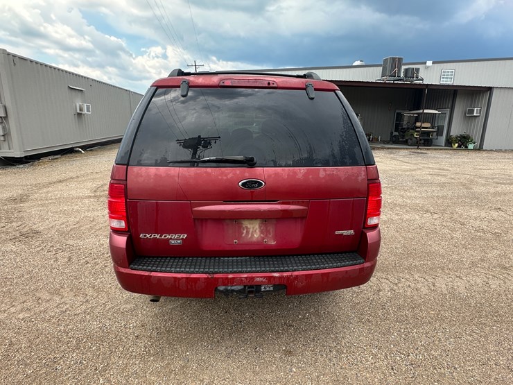 2005-ford-explorer-image-8