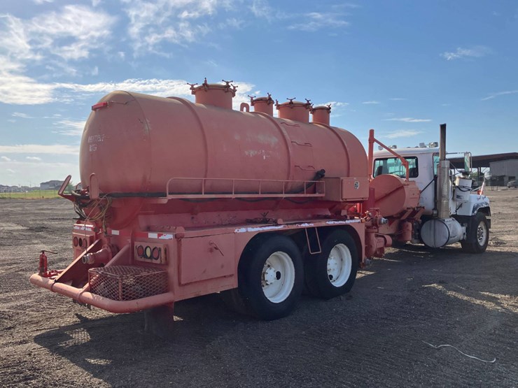 2001-mack-rd688s-image-4