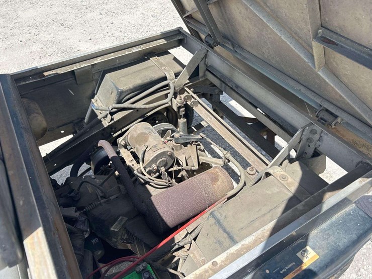 2001-club-car-carryall-utility-cart-image-7