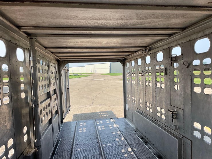 1997-wilson-livestock-trailer-image-35