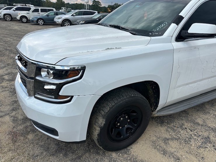2015-chevrolet-tahoe-image-13