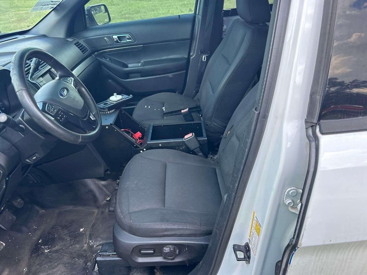 2017-ford-explorer-image-14