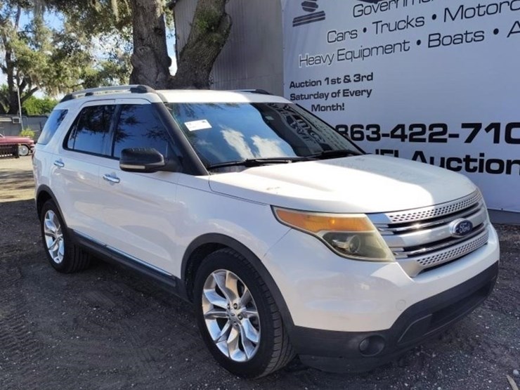 2012-ford-explorer-xlt-image-2
