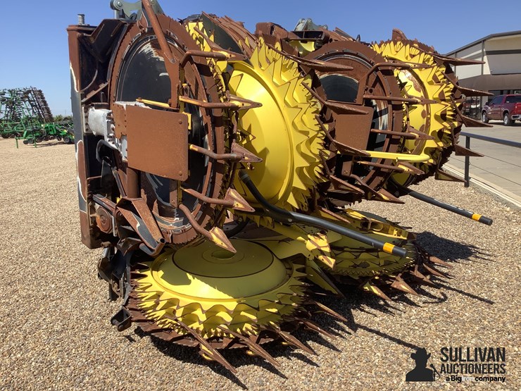 2022-john-deere-772-image-3