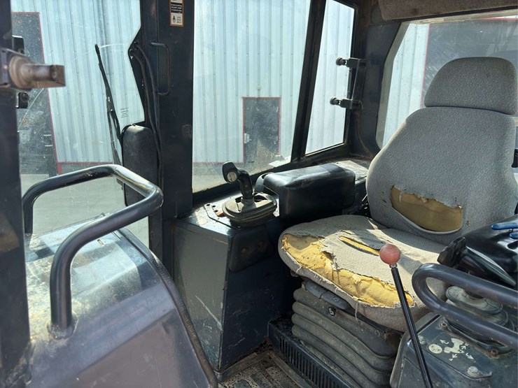 2005-deere-750j-image-25