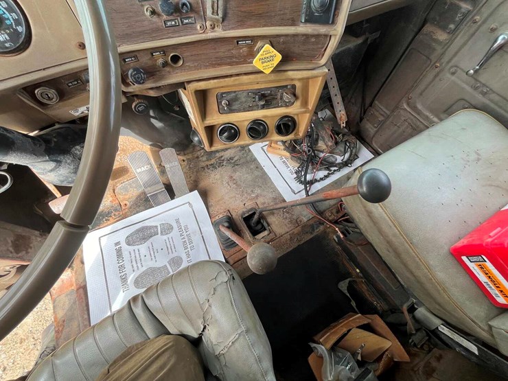 1982-mack-rd685s-image-9