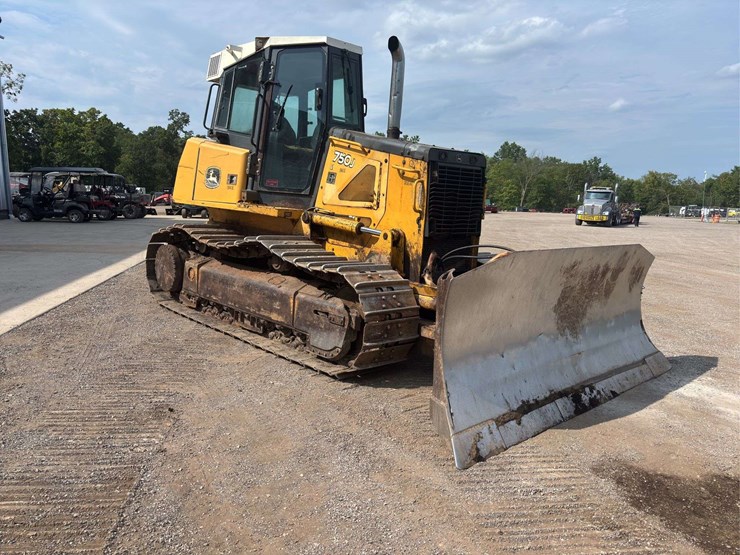 2005-deere-750j-image-2
