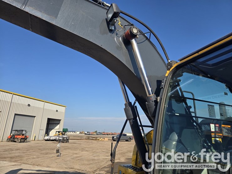 2022-deere-130g-image-34