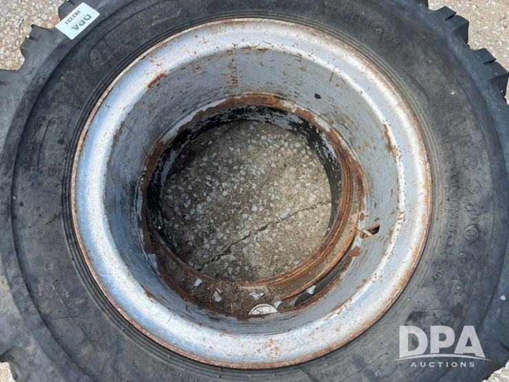 truck-tires-(jn2731)-image-3