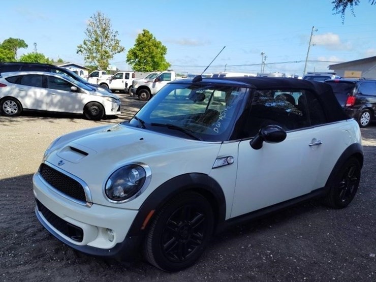 2013-mini-convertible-cooper-s-runs/moves-image-3