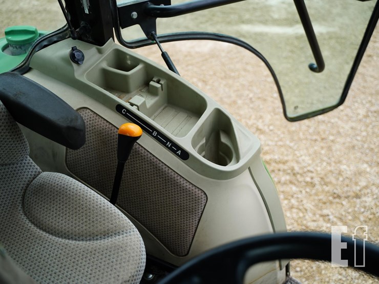 john-deere-4044r-image-35