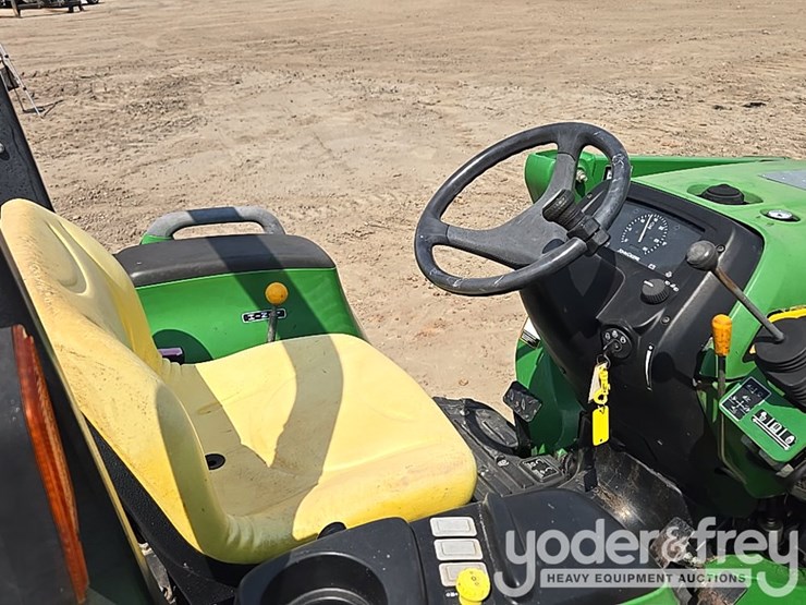 2009-john-deere-3038e-image-37