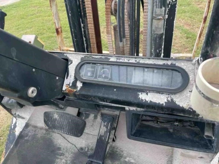 yale-hard-tire-fork-lift,-4ft-forks,-lp,-image-2