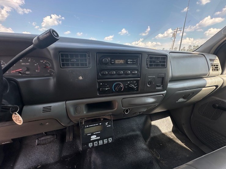 2003-ford-f550-image-45