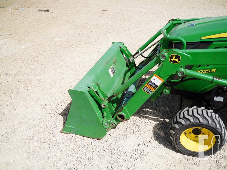 2018-john-deere-1025r-image-8