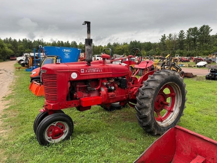 farmall-m-tractor-image-1