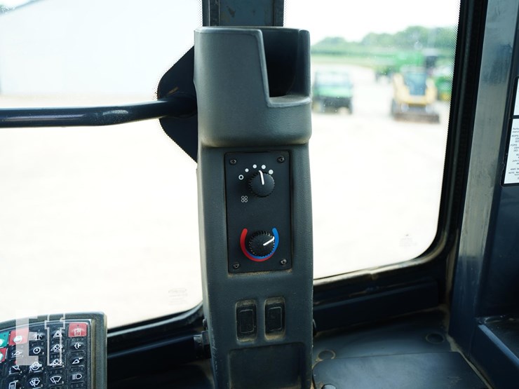 2015-deere-544k-image-37