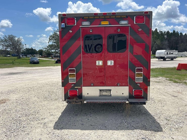 2009-freightliner-m2-106-medtec-ambulance-image-33