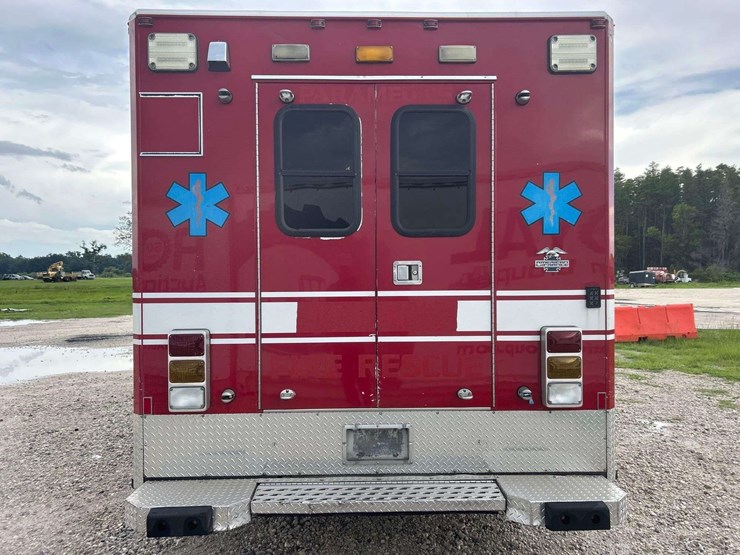 2007-freightliner-m2-106-ambulance-image-39