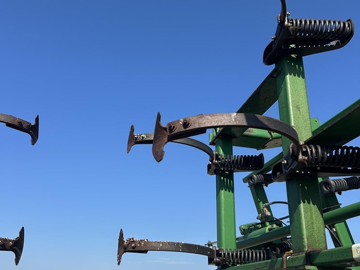 2004-john-deere-2210-image-26