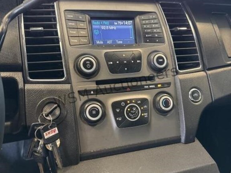 2013-ford-taurus-sdn-image-17