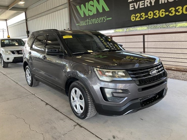 2016-ford-explorer-image-2