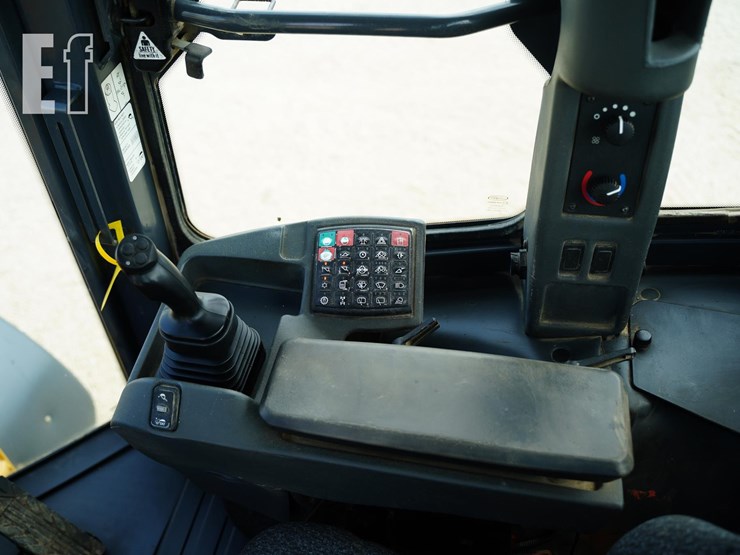 2015-deere-544k-image-36