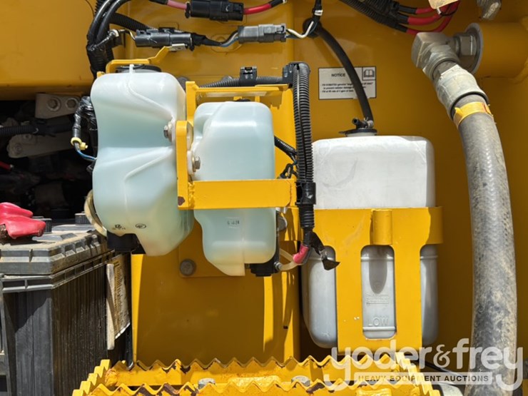 2016-komatsu-d61px-24-image-33