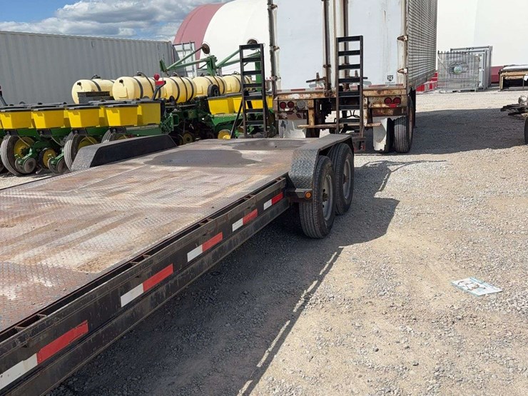 gooseneck-tandem-axle-trailer-with-ramps-image-4