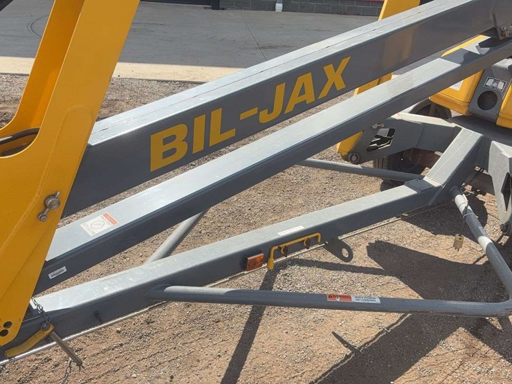 biljack-xlb-tow-behind-man-lift-image-20