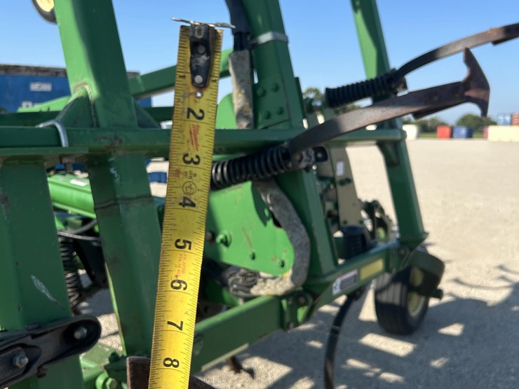 2004-john-deere-2210-image-24