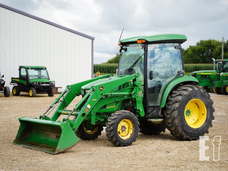john-deere-4044r-image-1