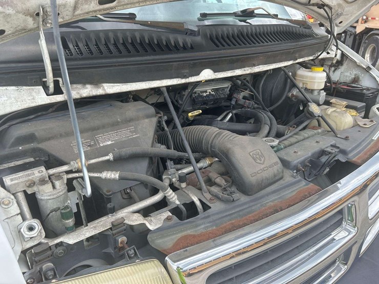 2001-dodge-ram-wagon-3500-passenger-van-image-9