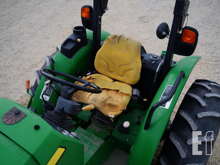 2015-john-deere-5075e-image-30