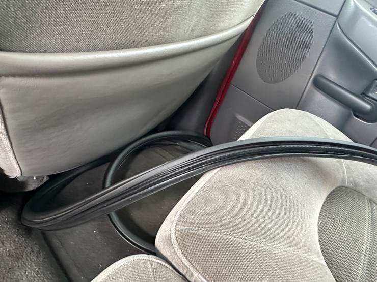 2005-ford-explorer-image-34