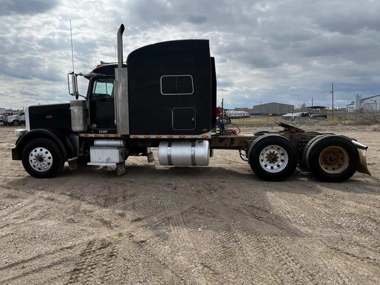 2013-peterbilt-388-image-16