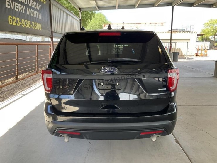 2016-ford-explorer-image-6