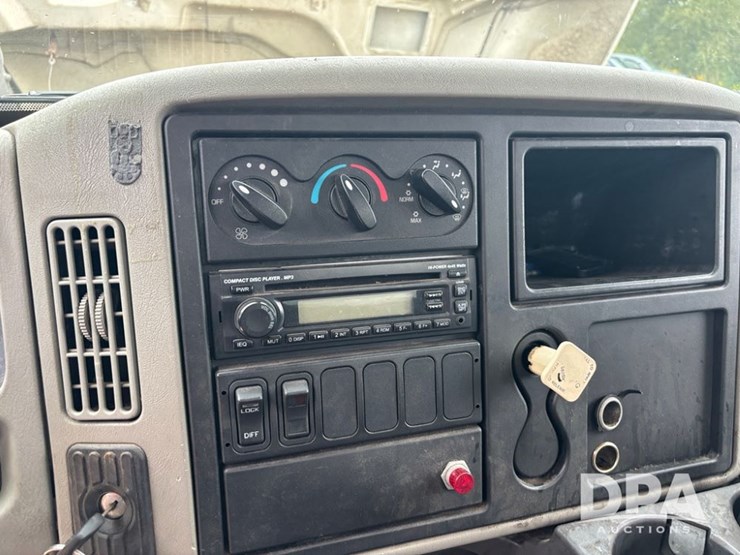 2013-international-durastar-4400-image-64