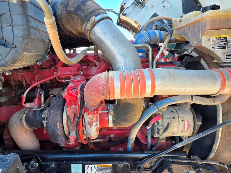 2017-peterbilt-567-image-16