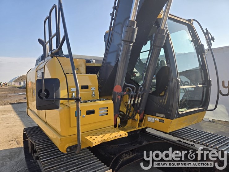 2022-deere-130g-image-46