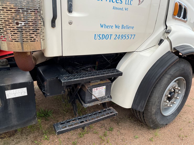 #4727-•-1998-ford-louisville-super-sucker-vac-truck-(wi-title-in-delay)-image-64