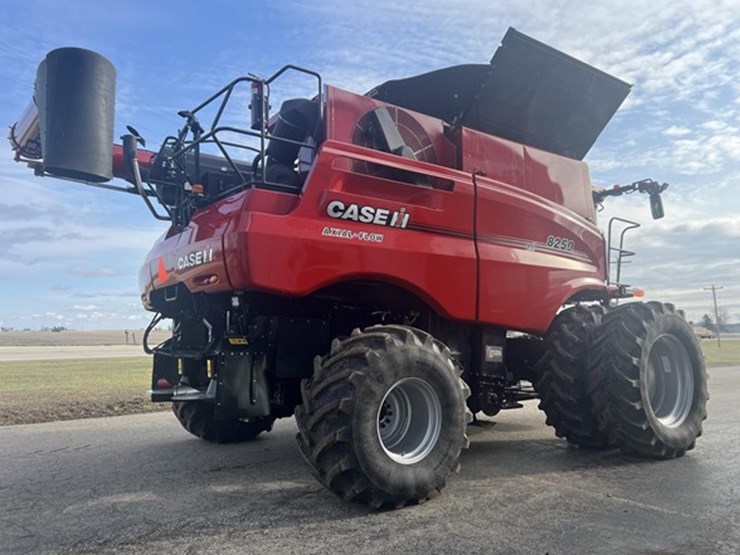 2022-case-ih-8250-image-8