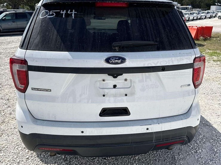2016-ford-explorer-image-25