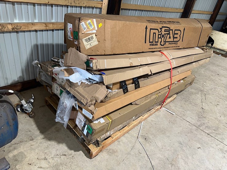pallet-of-assorted-running-boards-image-2