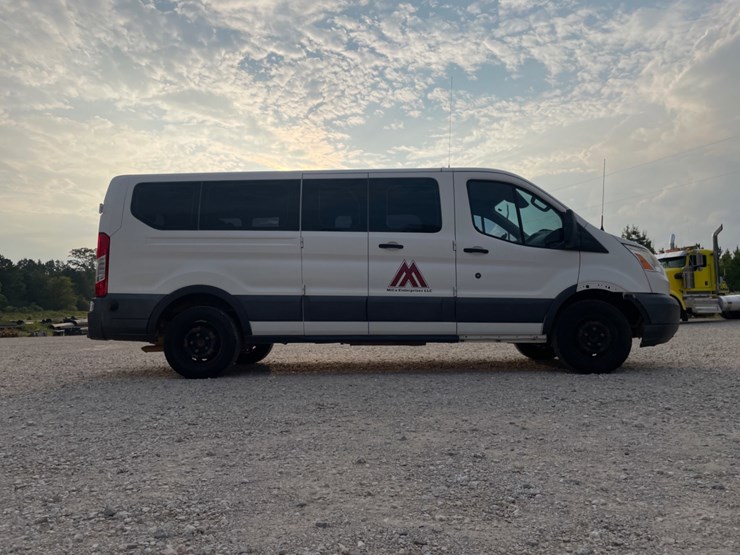 2015-ford-e350-image-4