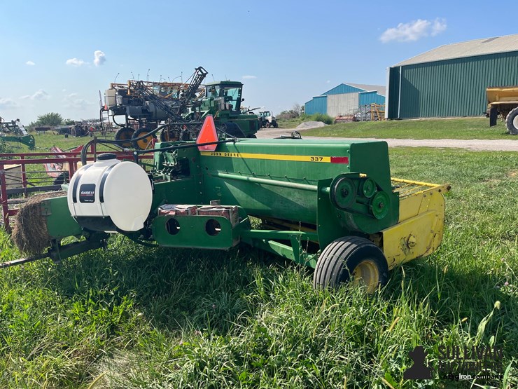 john-deere-337-image-8