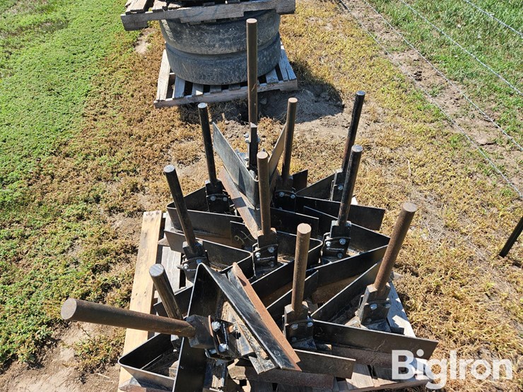 hawkins-hiller/ditching-shovels-image-8