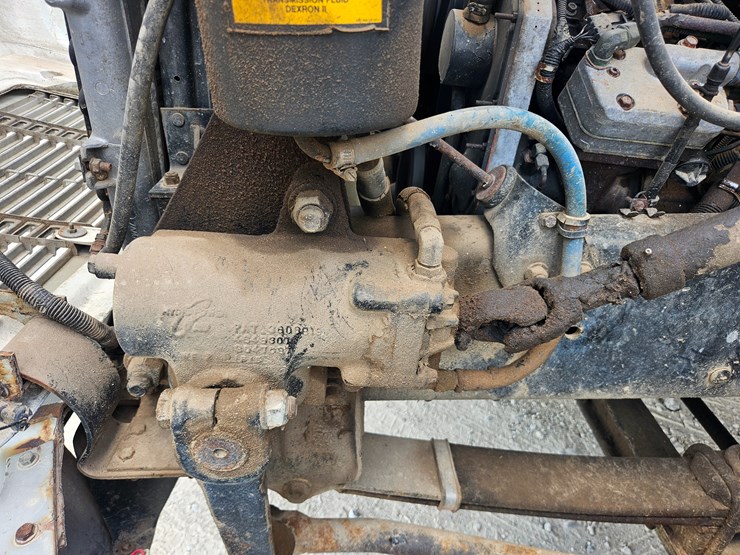 2002-freightliner-fl70-image-30